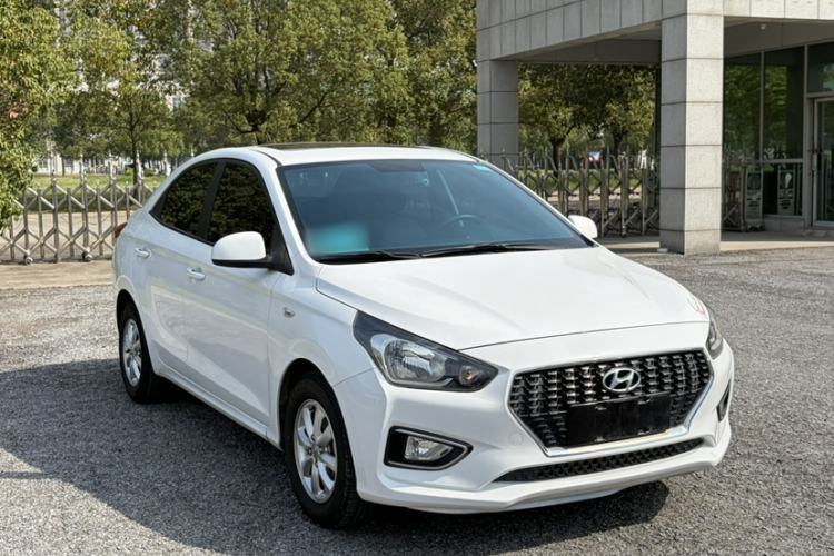 Used Hyundai Verna (older generation) 2017 1.4L Manual Colorful Skyroof Version China V Standard Exterior 6