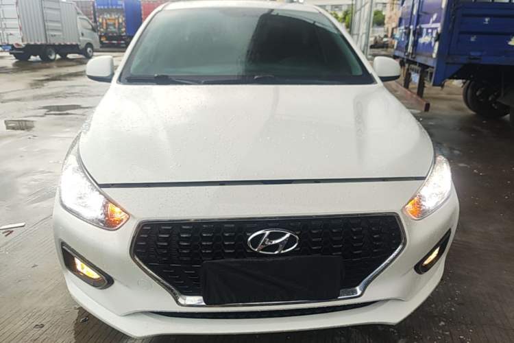 Used Hyundai Verna (older generation) 2017 1.4L Manual Colorful Skyroof Version China V Standard Front