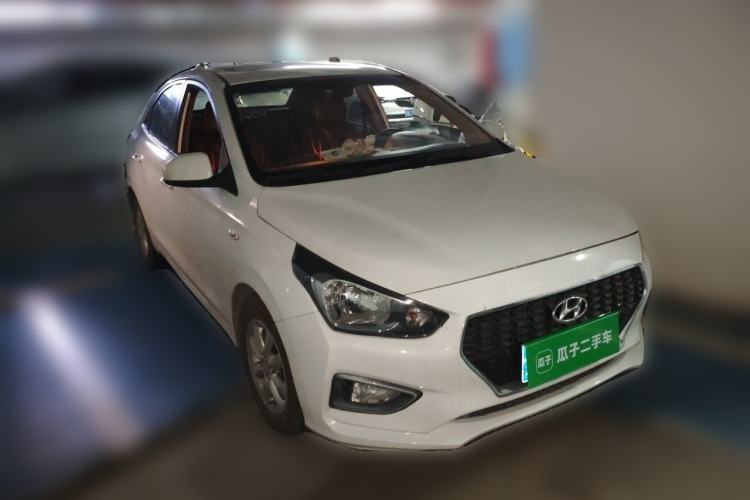 Used Hyundai Verna (older generation) 2017 1.4L Manual Colorful Skyroof Version China V Standard Front Right 45 Deg