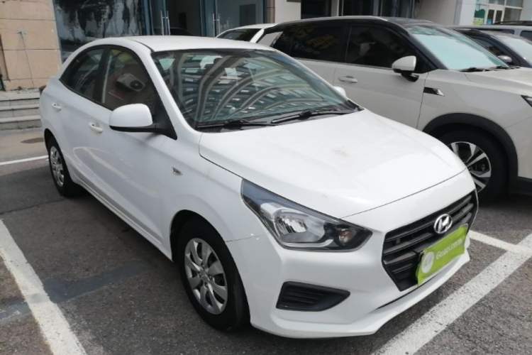 Used Hyundai Verna (older generation) 2017 1.4L Manual Refreshed Version China V Standard Front Right 45 Deg