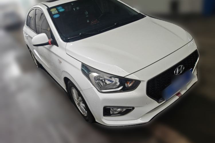 Used Hyundai Verna (older generation) 2017 1.4L Manual Colorful Skyroof Version China VI Standard Front Right 45 Deg
