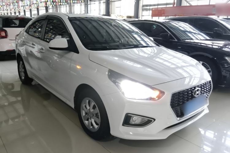 Used Hyundai Verna (older generation) 2017 1.4L Automatic YueXiang Edition China VI Standard Front Right 45 Deg