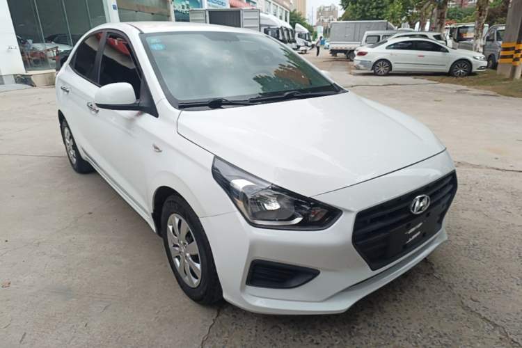 Used Hyundai Verna (older generation) 2017 1.4L Manual Refreshed Version China V Standard Front Right 45 Deg