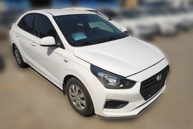 Used Hyundai Verna (older generation) 2017 1.4L Manual Refreshed Version China VI Standard Front Right 45 Deg