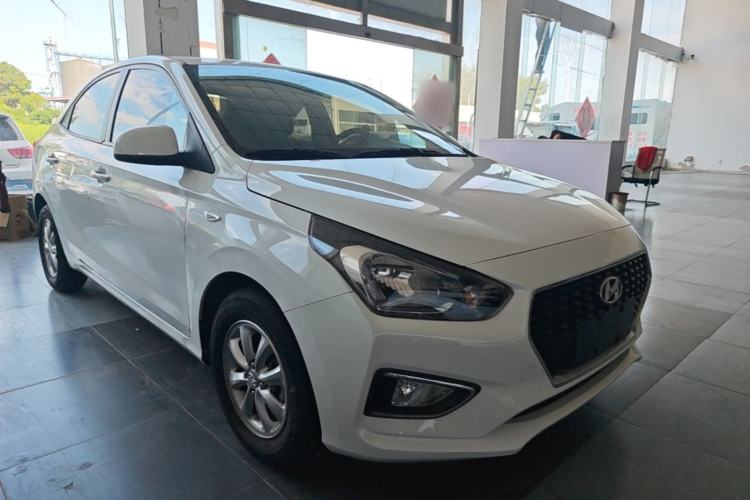 Used Hyundai Verna (older generation) 2017 1.4L Manual Huancai Edition China VI Front Right 45 Deg