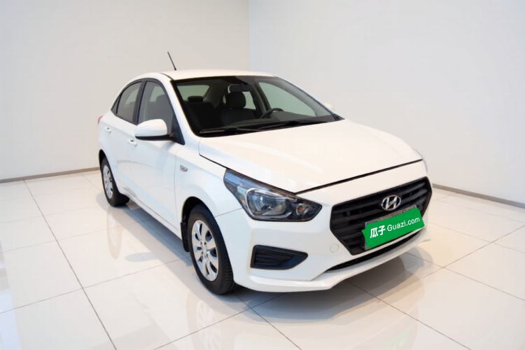 Used Hyundai Verna (older generation) 2017 1.4L Manual Refreshed Version China VI Standard Front Right 45 Deg