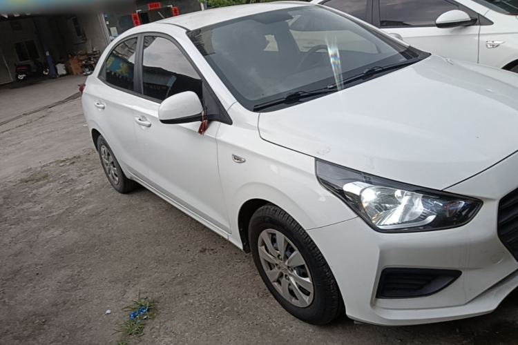Used Hyundai Verna (older generation) 2017 1.4L Manual Refreshed Version China VI Standard Front Right 45 Deg