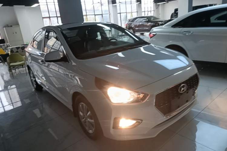 Used Hyundai Verna (older generation) 2017 1.4L Automatic YueXiang Edition China V-standard Front Right 45 Deg