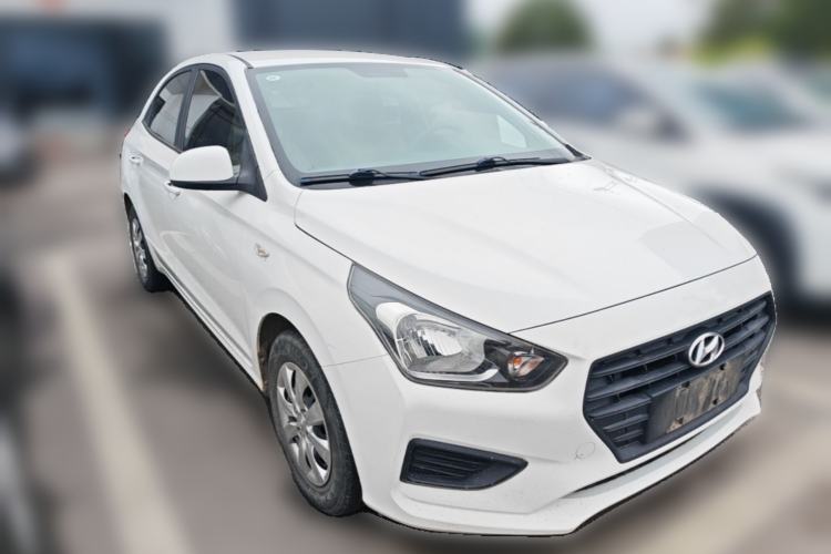 Used Hyundai Verna (older generation) 2017 1.4L Manual Refreshed Version China VI Standard Front Right 45 Deg