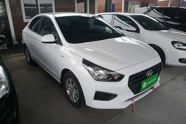 Used Hyundai Verna (older generation) 2017 1.4L Manual Refreshed Version China VI Standard Front Right 45 Deg