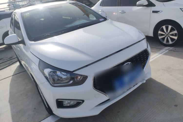 Used Hyundai Verna (older generation) 2017 1.4L Manual Colorful Skyroof Version China V Standard Front Right 45 Deg