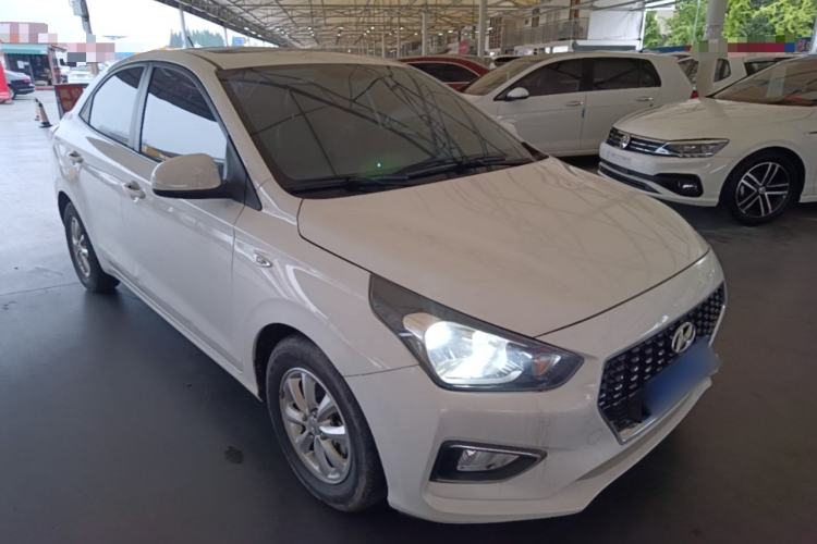Used Hyundai Verna (older generation) 2017 1.4L Automatic YueXiang Edition China VI Standard Front Right 45 Deg