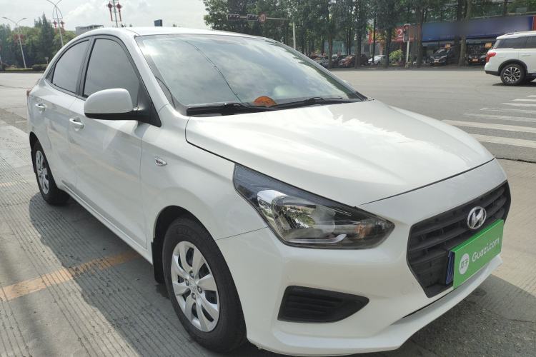 Used Hyundai Verna (older generation) 2017 1.4L Manual Refreshed Version China VI Standard Front Right 45 Deg