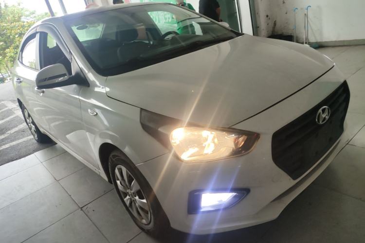 Used Hyundai Verna (older generation) 2017 1.4L Manual Refreshed Version China V Standard Front Right 45 Deg