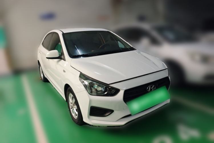 Used Hyundai Verna (older generation) 2017 1.4L Manual Refreshed Version China VI Standard Front Right 45 Deg