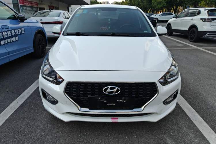 Used Hyundai Verna (older generation) 2017 1.4L Manual Colorful Skyroof Version China VI Standard Front