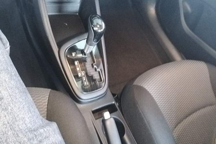 Used Hyundai Verna (older generation) 2017 1.4L Automatic YueXiang Edition China V-standard Gear Lever