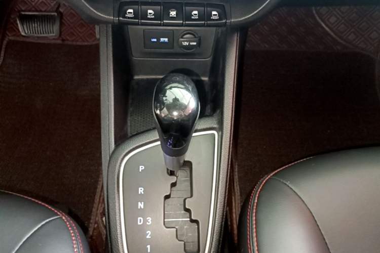 Used Hyundai Verna (older generation) 2017 1.4L Automatic YueXiang Edition China V-standard Gear Lever