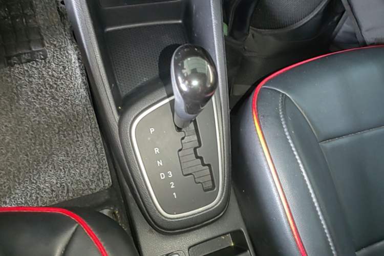 Used Hyundai Verna (older generation) 2017 1.4L Automatic YueXiang Edition China VI Standard Gear Lever