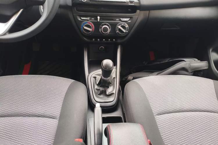 Used Hyundai Verna (older generation) 2017 1.4L Manual Refreshed Version China V Standard Gear Lever