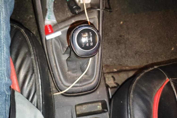 Used Hyundai Verna (older generation) 2017 1.4L Manual Colorful Skyroof Version China V Standard Gear Lever