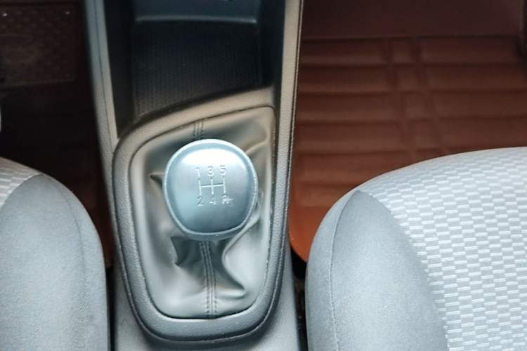 Used Hyundai Verna (older generation) 2017 1.4L Manual Refreshed Version China V Standard Gear Lever