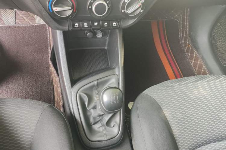 Used Hyundai Verna (older generation) 2017 1.4L Manual Refreshed Version China V Standard Gear Lever