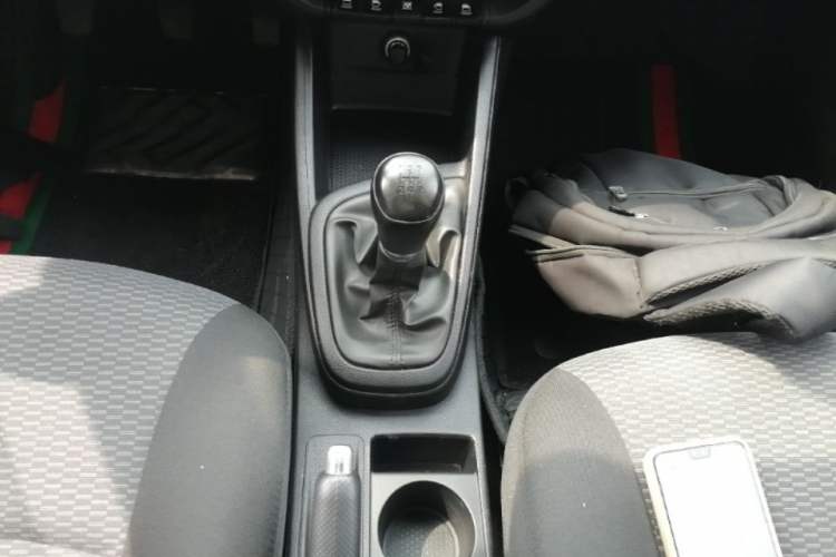 Used Hyundai Verna (older generation) 2017 1.4L Manual Refreshed Version China V Standard Gear Lever