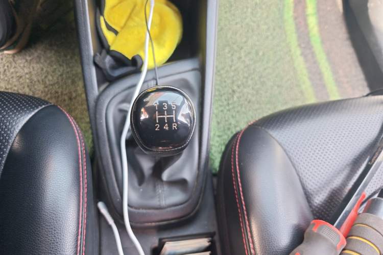 Used Hyundai Verna (older generation) 2017 1.4L Manual Refreshed Version China VI Standard Gear Lever