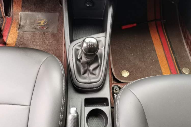 Used Hyundai Verna (older generation) 2017 1.4L Manual Refreshed Version China V Standard Gear Lever