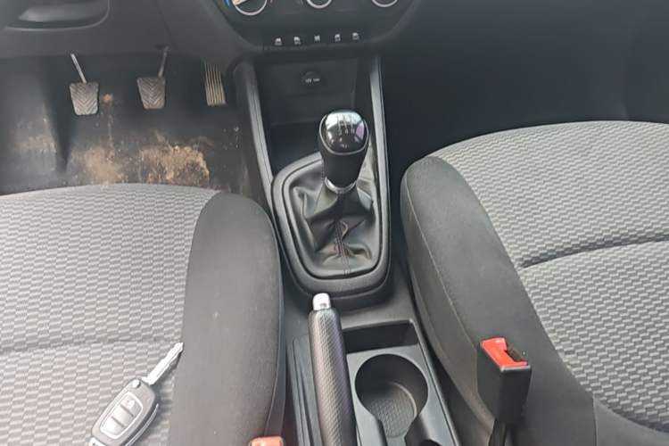 Used Hyundai Verna (older generation) 2017 1.4L Manual Refreshed Version China V Standard Gear Lever