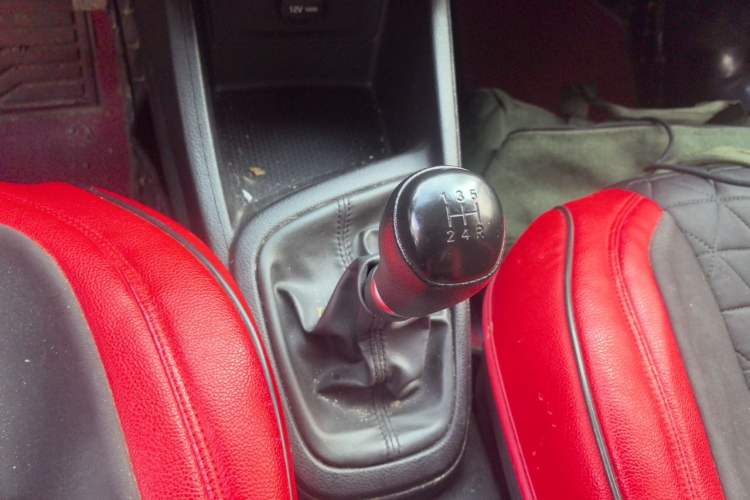 Used Hyundai Verna (older generation) 2017 1.4L Manual Refreshed Version China VI Standard Gear Lever