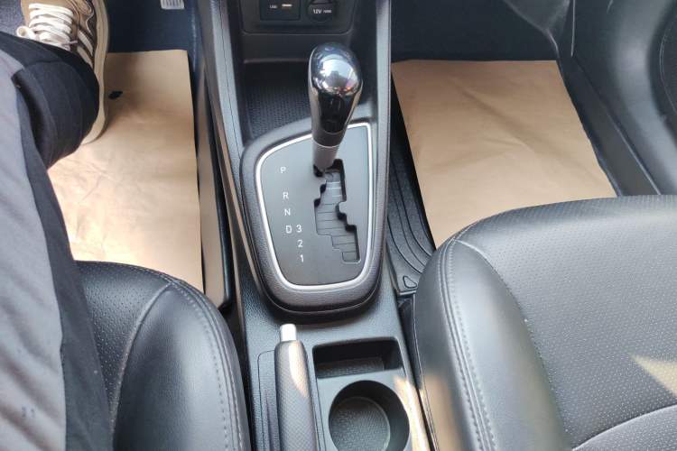 Used Hyundai Verna (older generation) 2017 1.4L Automatic YueXiang Edition China V-standard Gear Lever