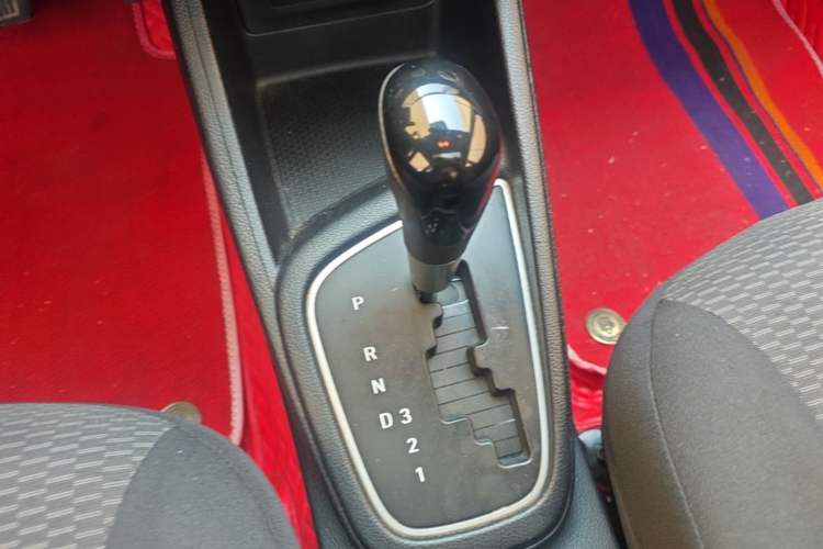 Used Hyundai Verna (older generation) 2017 1.4L Automatic YueXiang Edition China VI Standard Gear Lever