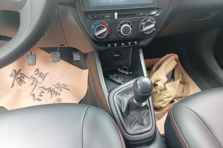 Used Hyundai Verna (older generation) 2017 1.4L Manual Refreshed Version China V Standard Gear Lever