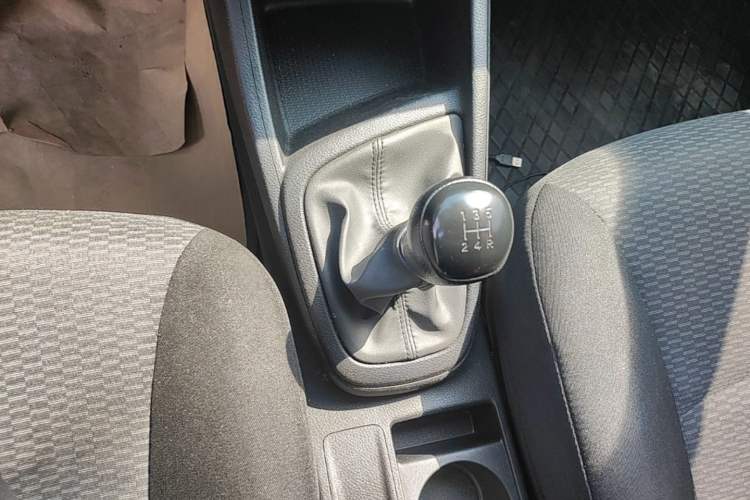 Used Hyundai Verna (older generation) 2017 1.4L Manual Refreshed Version China VI Standard Gear Lever