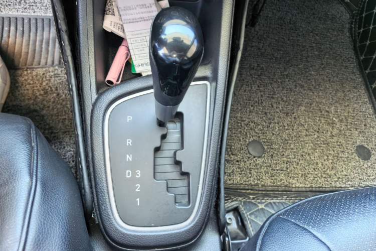 Used Hyundai Verna (older generation) 2017 1.4L Automatic YueXiang Edition China V-standard Gear Lever