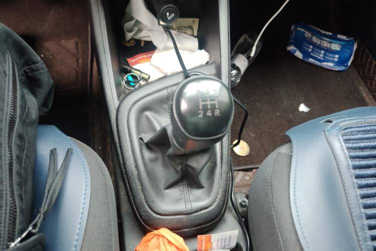 Used Hyundai Verna (older generation) 2017 1.4L Manual Refreshed Version China VI Standard Gear Lever