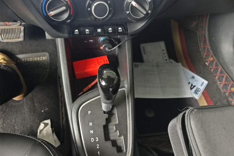 Used Hyundai Verna (older generation) 2017 1.4L Automatic YueXiang Edition China V-standard Gear Lever