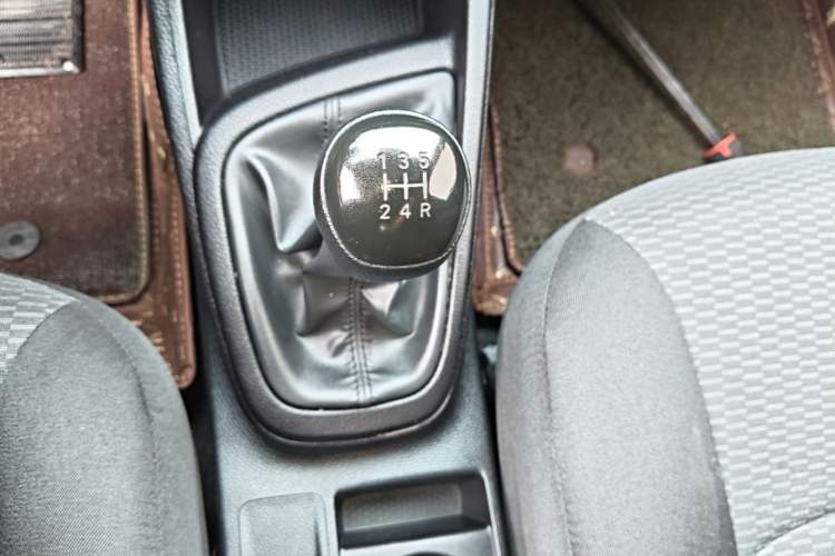 Used Hyundai Verna (older generation) 2017 1.4L Manual Refreshed Version China VI Standard Gear Lever