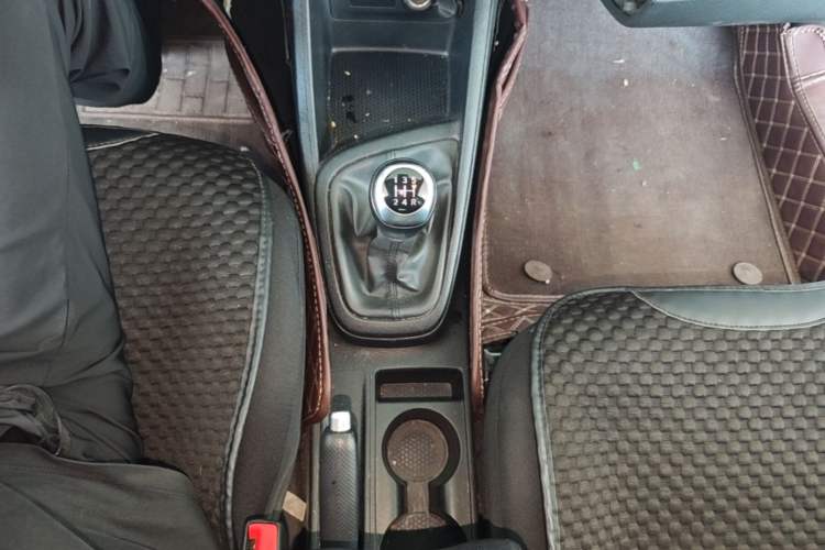 Used Hyundai Verna (older generation) 2017 1.4L Manual Huancai Edition China VI Gear Lever