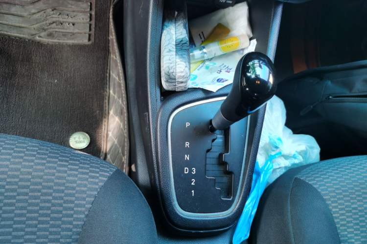Used Hyundai Verna (older generation) 2017 1.4L Automatic YueXiang Edition China V-standard Gear Lever