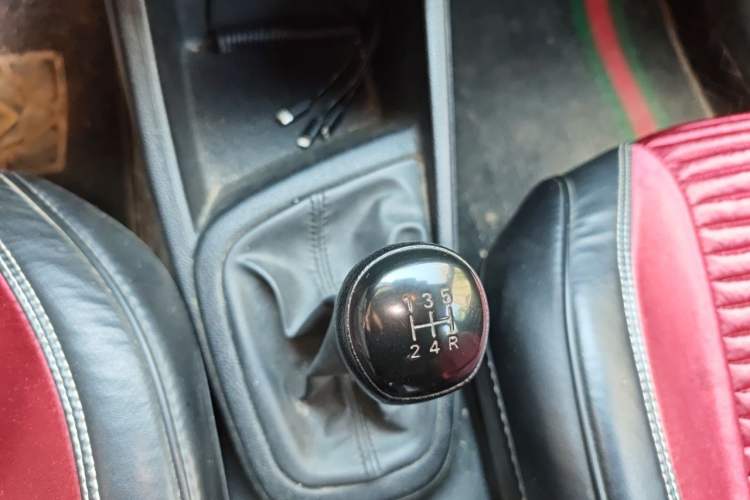 Used Hyundai Verna (older generation) 2017 1.4L Manual Refreshed Version China VI Standard Gear Lever