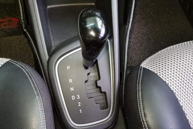 Used Hyundai Verna (older generation) 2017 1.4L Automatic YueXiang Edition China V-standard Gear Lever