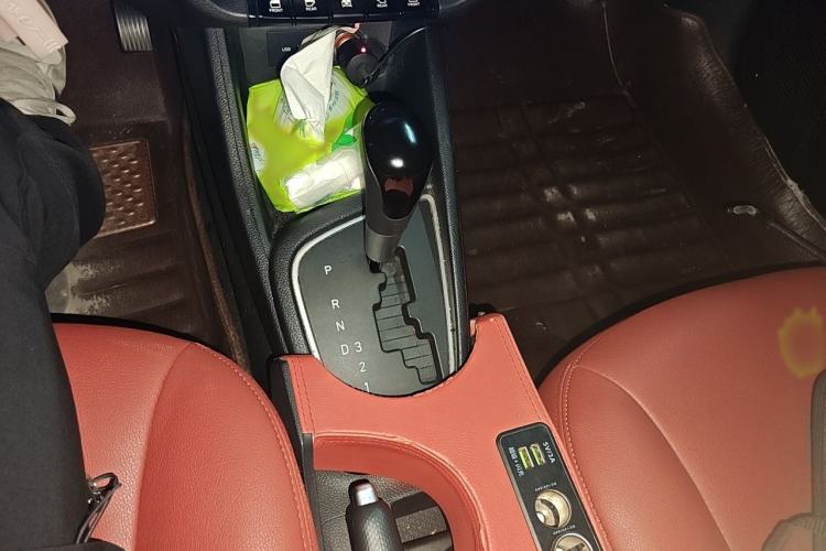 Used Hyundai Verna (older generation) 2017 1.4L Automatic YueXiang Edition China V-standard Gear Lever
