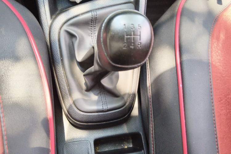 Used Hyundai Verna (older generation) 2017 1.4L Manual Refreshed Version China VI Standard Gear Lever