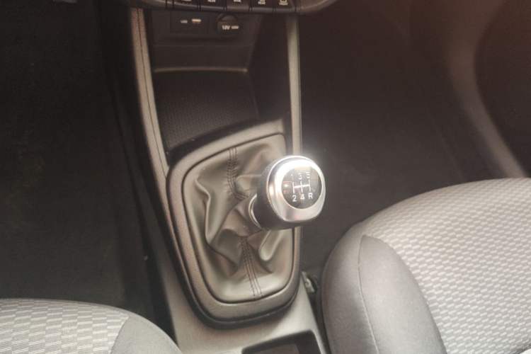 Used Hyundai Verna (older generation) 2017 1.4L Manual Huancai Edition China V Standard Gear Lever
