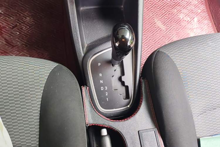 Used Hyundai Verna (older generation) 2017 1.4L Automatic YueXiang Edition China V-standard Gear Lever