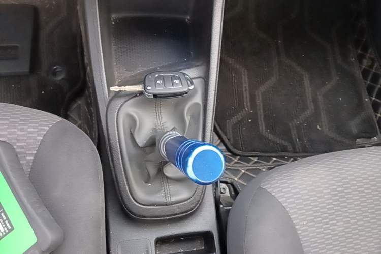 Used Hyundai Verna (older generation) 2017 1.4L Manual Refreshed Version China VI Standard Gear Lever