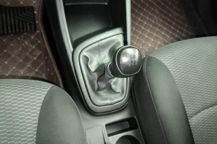 Used Hyundai Verna (older generation) 2017 1.4L Manual Refreshed Version China V Standard Gear Lever